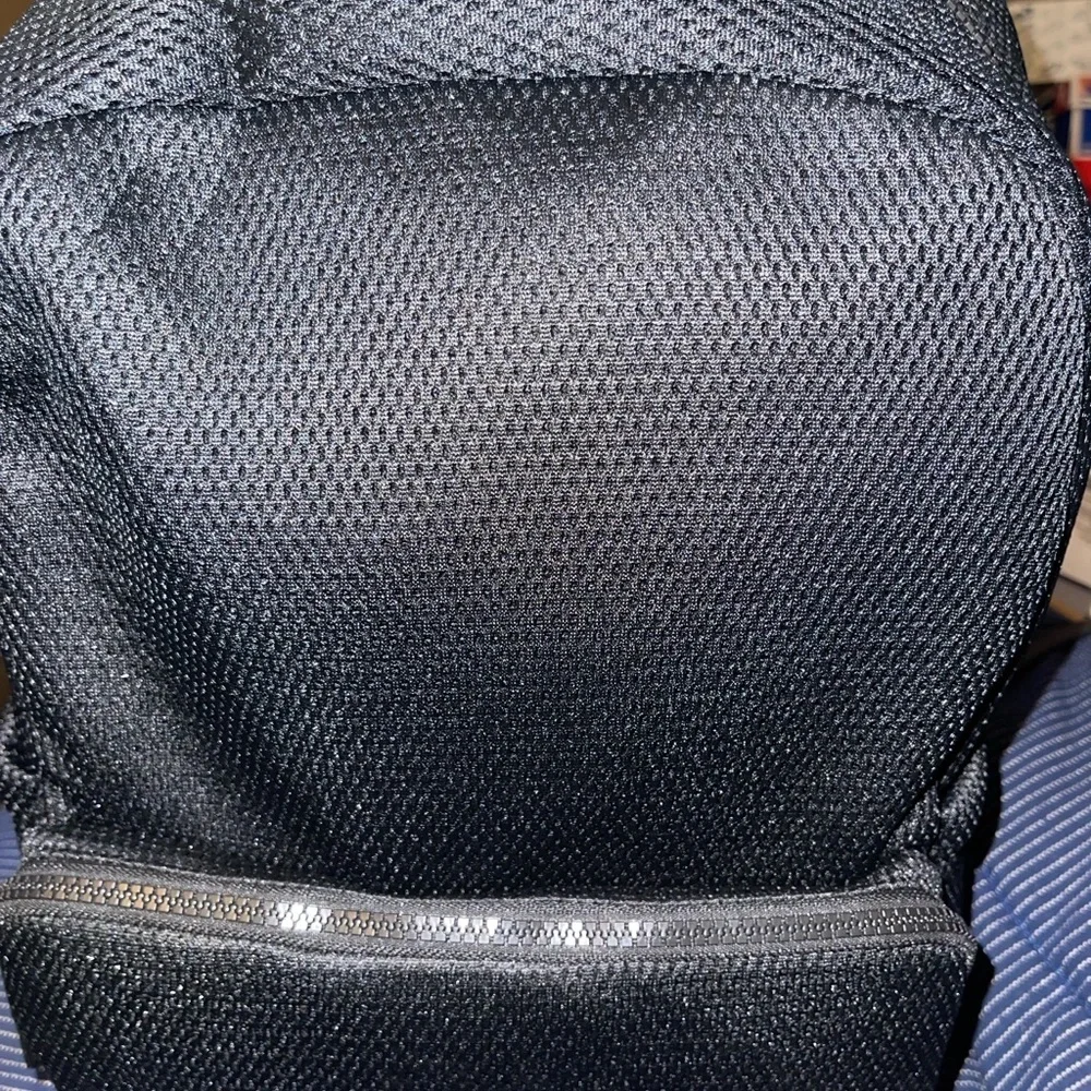 Lululemon Everywhere Backpack 22L Mesh Black NWT